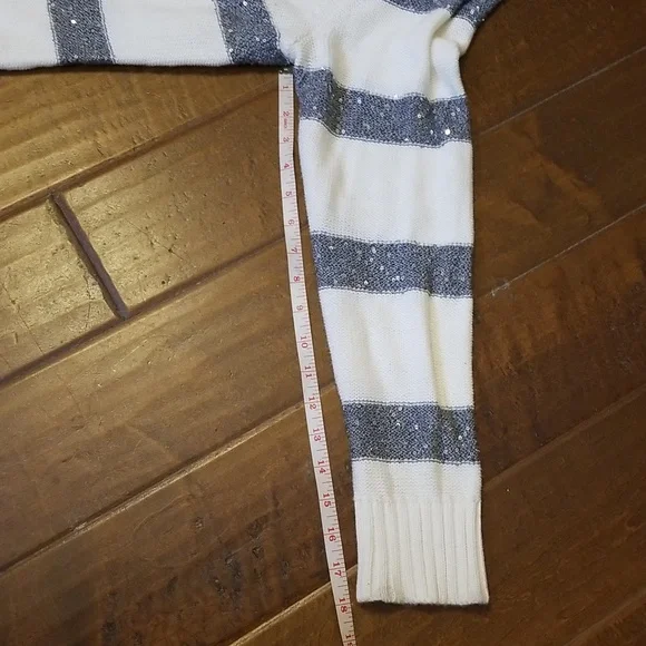 White House Black Market Womens Longsleeve White And Grey Sequin Sweater… - Picture 8 of 8